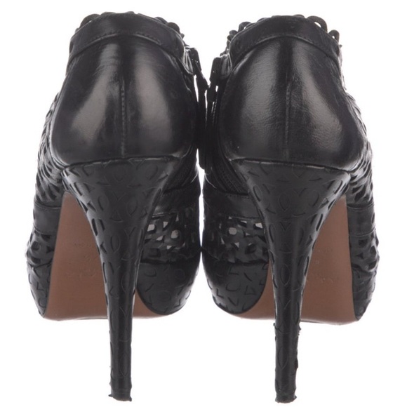 ALAÏA Black Leather Laser-Cut Platform Heels | IT 37.5 (US 7.5) | Sculptural - Picture 4 of 6